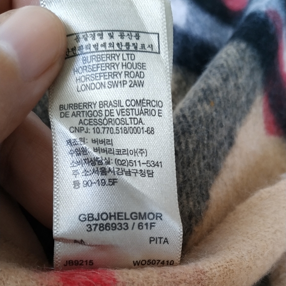 Burberry Heart Print Reversible Cashmere Scarf /Wrap (Rare ) - Picture 6 of 10